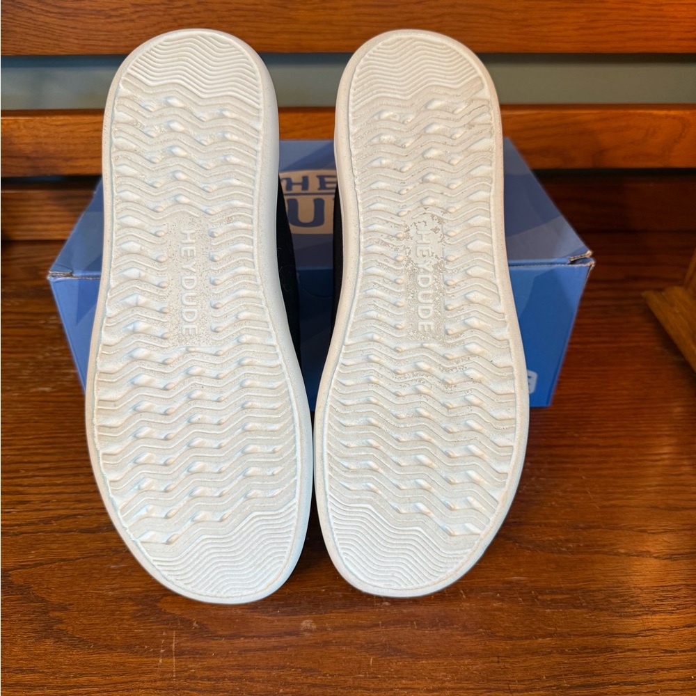 Hey Dude Misty Rise Black and White Women’s Slip-On Shoes size 9. - Picture 4 of 9